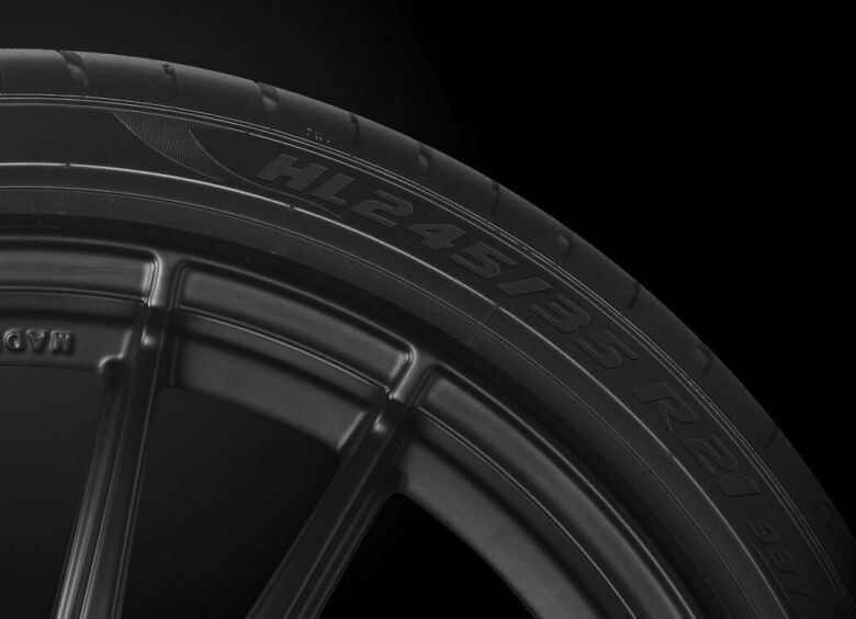 Изображение Pirelli представила особую шину P Zero с высоким индексом нагрузки