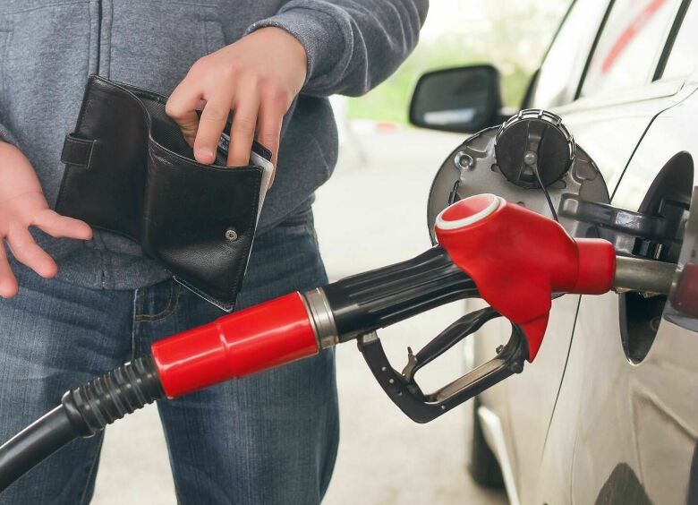 Изображение Хозяева заправок опять просят поднять цены на бензин