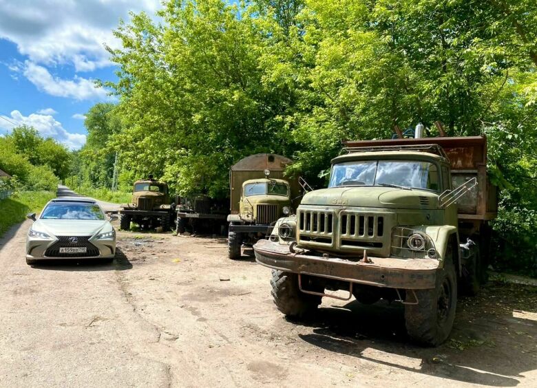 Изображение В Брянском лесу найдено кладбище старых военных грузовиков ЗиЛ