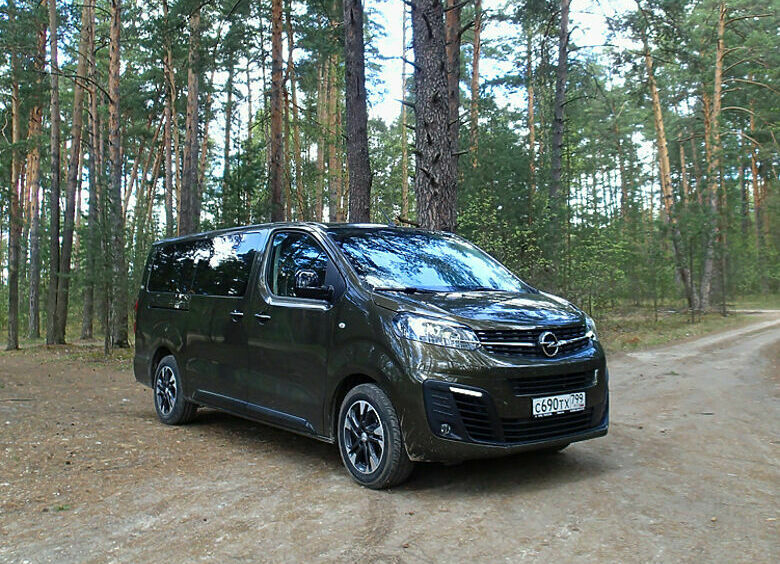 Изображение Почему микроавтобус лучше кроссовера: тест-драйв Opel Zafira Life 2021