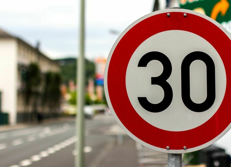 Изображение Треть россиян против ограничения скорости до 30 км/ч в городах