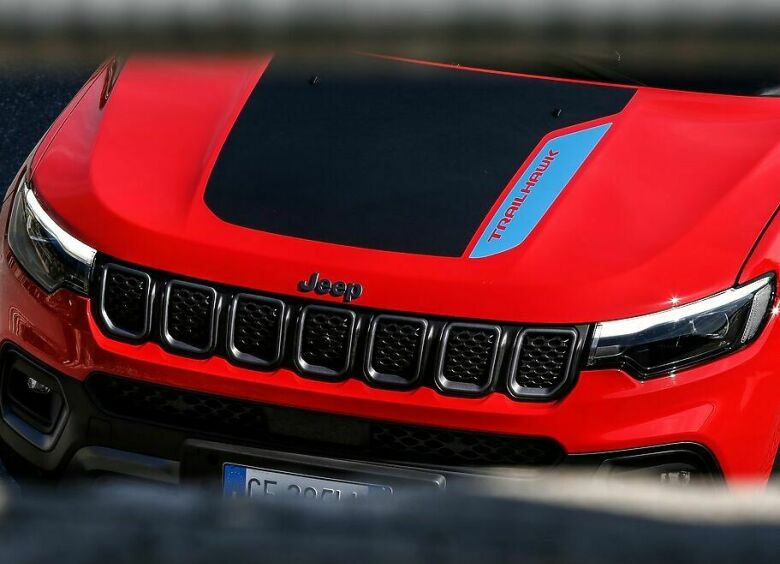 Изображение Jeep перестанет выпускать бензиновые и дизельные автомобили