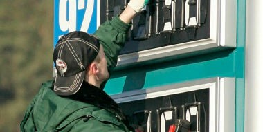 Власти рассказали, при каком условии бензин будет стоить 64 рубля