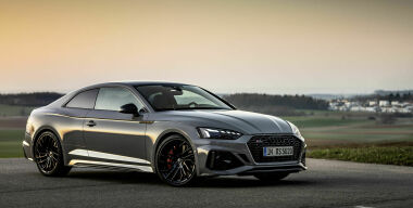 Объявлены цены на новые спортивные Audi: RS 4 Avant, RS 5 Sportback и RS 5 Coupe