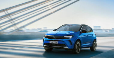 Opel показал обновленный кроссовер Grandland для России
