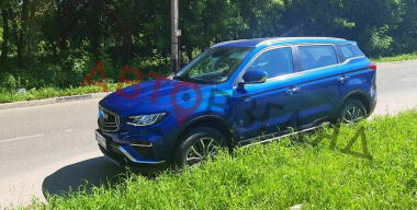 Новые кроссоверы Geely Atlas Pro «застукали» до официального старта продаж