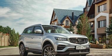 В России стартовали продажи «инновационного» кроссовера Geely Atlas Pro