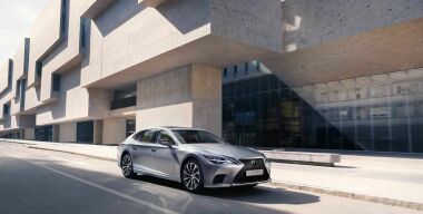 Ставший роскошнее Lexus LS доехал до России