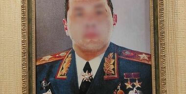 У очередного гаишника-взяточника нашли портрет в форме маршала СССР