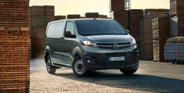 Opel Vivaro получил в России «городскую» версию: известны цены