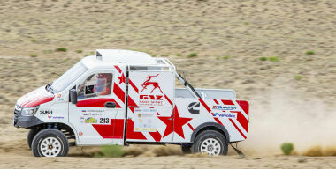 Ралли «Казахстан-2021»: машины бьются об яйца динозавров