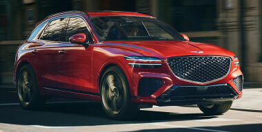 В Россию привезли дорогой премиальный кроссовер Genesis GV70