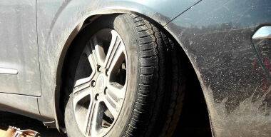 Почему автомобиль вдруг неожиданно начинает вибрировать в поворотах