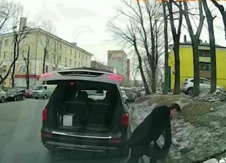 Изображение За выброшенный из машины мусор чиновника выгнали из «Единой России»