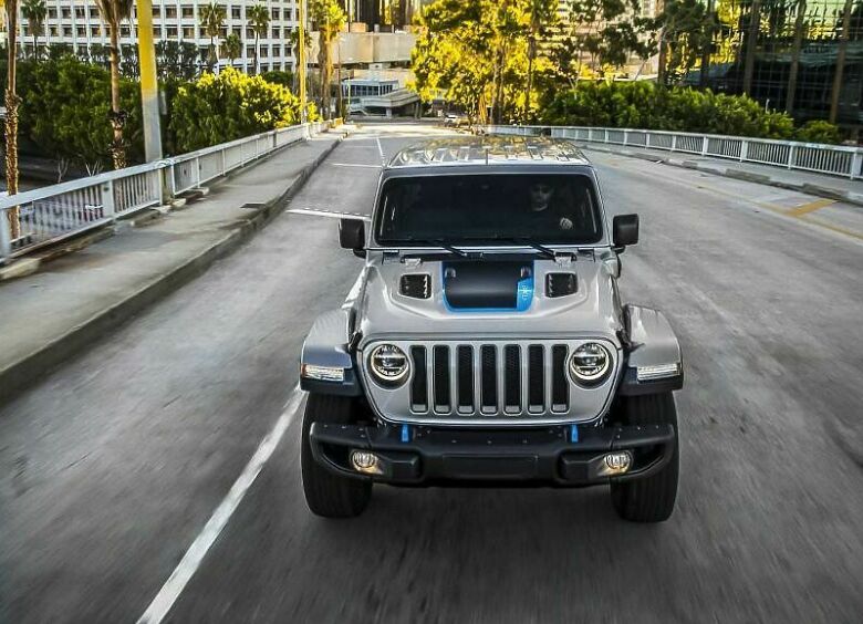 Изображение Jeep Wrangler получил новую мощную версию 4xe