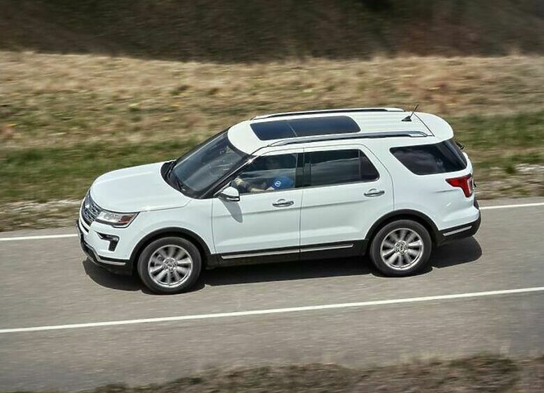 Изображение Ford отзывает кроссоверы Explorer из-за отрывающихся на скорости рейлингов