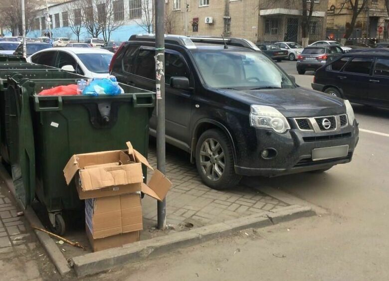 Изображение В Приморье водителей хотят штрафовать за парковку возле мусорных баков