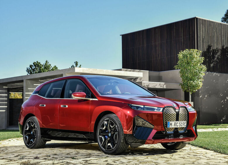 Изображение Названы российские цены новейшего электрокроссовера BMW iX