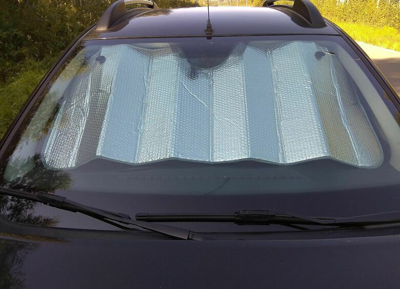 Изображение Чем опасно использование защитного экрана от солнца в автомобиле