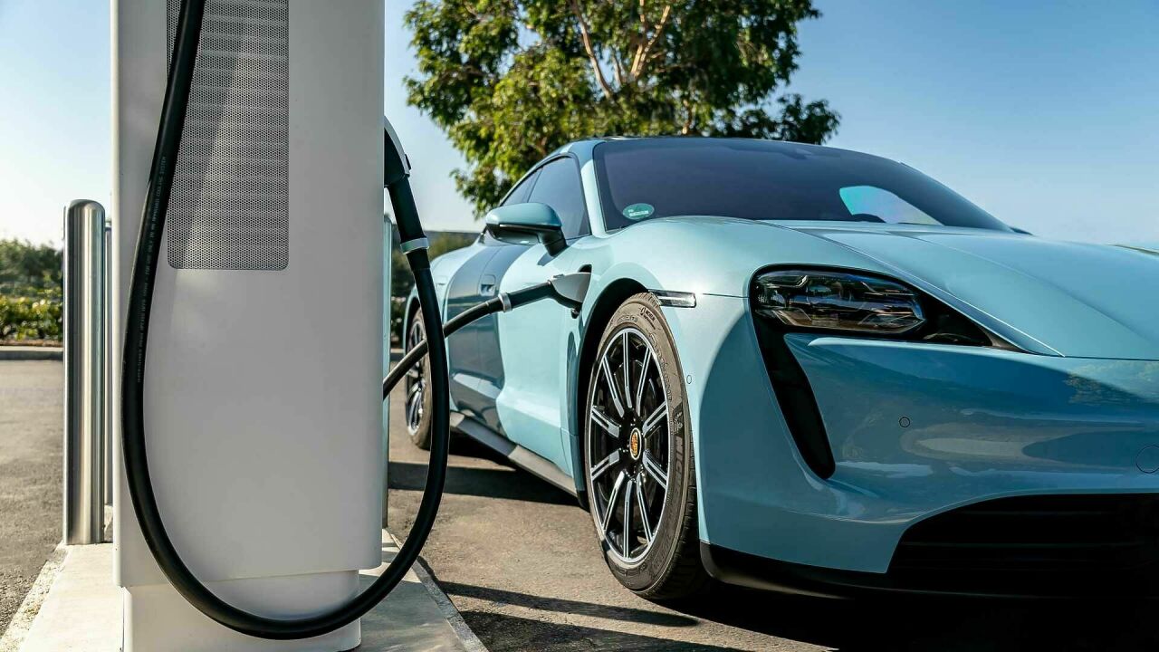 Электрический Porsche Taycan