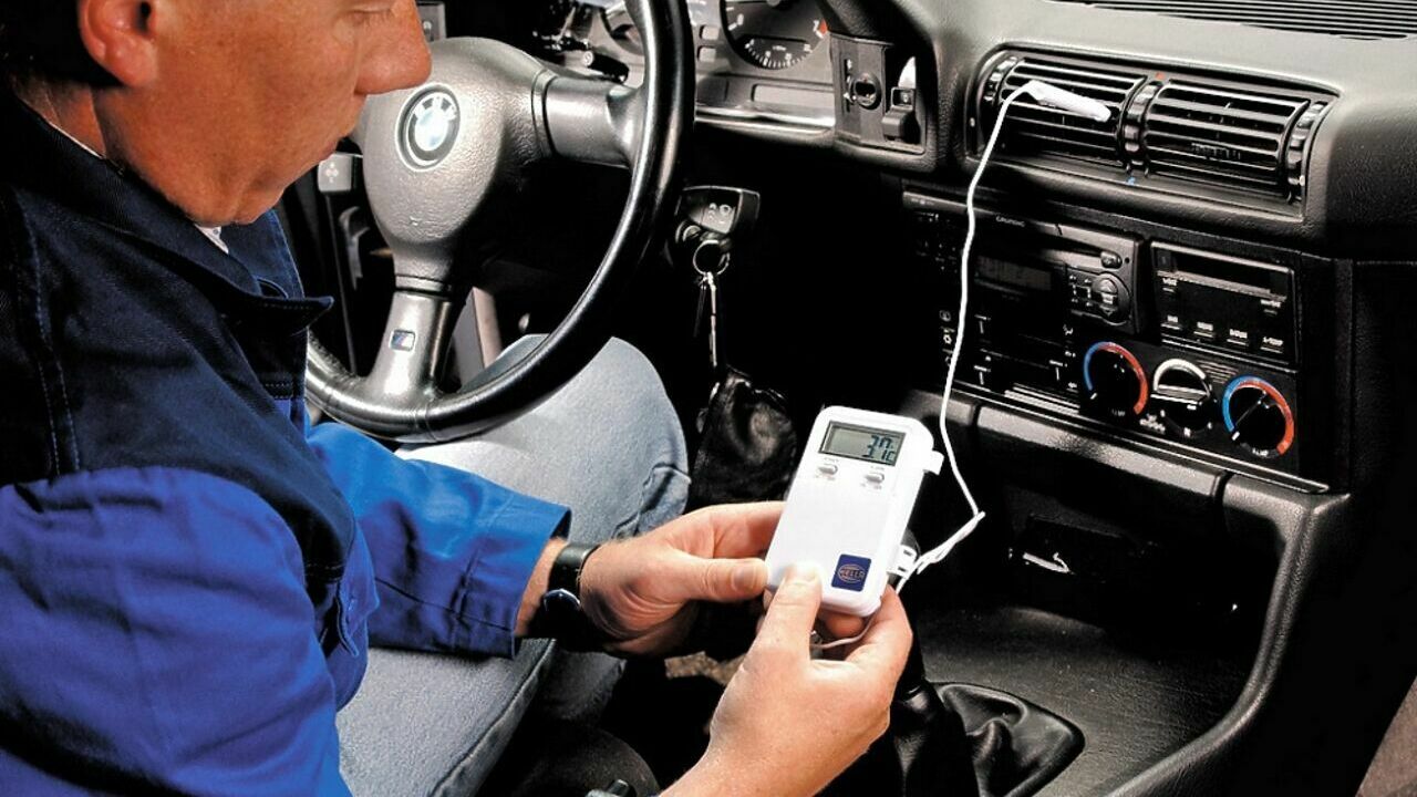 Дезинфекция системы кондиционирования автомобиля. Кондиционер вода в машине. Очистка системы вентиляции автомобиля. Салон авто кондиционер. Кондиционер вода в машине.