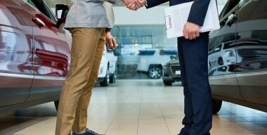 Автодилеров в России становится все меньше