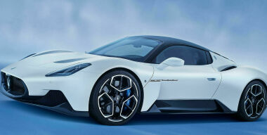 Названа дата начала продаж новейшего гиперкара Maserati MC20