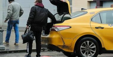 Что чаще всего отправляют россияне через услугу доставки на такси