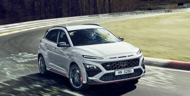 У Hyundai появился быстрый и мощный кроссовер Kona N