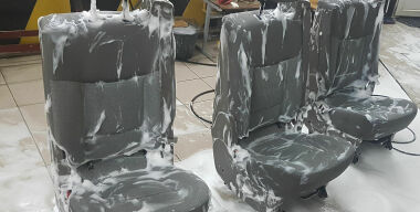 Как быстро и эффективно очистить кожаный салон от въевшейся грязи