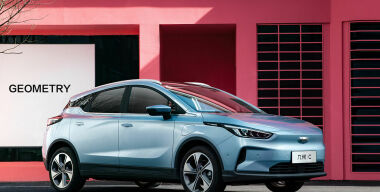 Вместо электрического седана Geely выкатила хетчбэк Geometry C