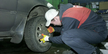 Как самостоятельно и быстро вернуть прежний блеск колесным болтам