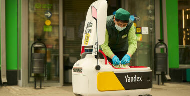 Шестиколесные роботы атаковали Москву, лишая работы пеших курьеров
