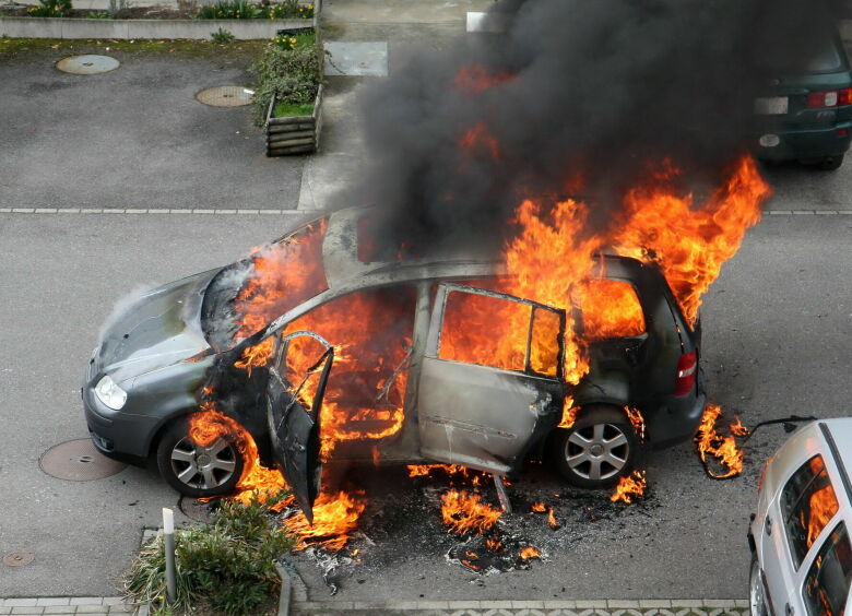 Изображение 5 причин, из-за чего автомобиль может неожиданно загореться в пути