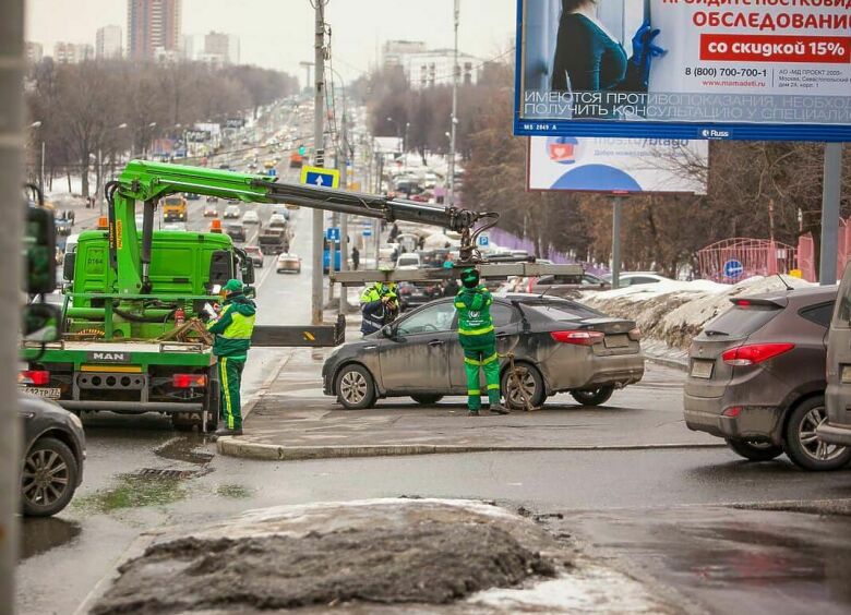 Изображение Граждане начинают активно препятствовать деятельности эвакуаторщиков из ГКУ АМПП