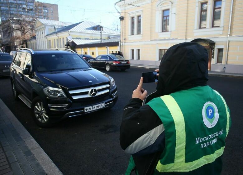 Изображение Оборванцы из АМПП: как «шкурят» столичных водителей пешие инспекторы Моспаркинга