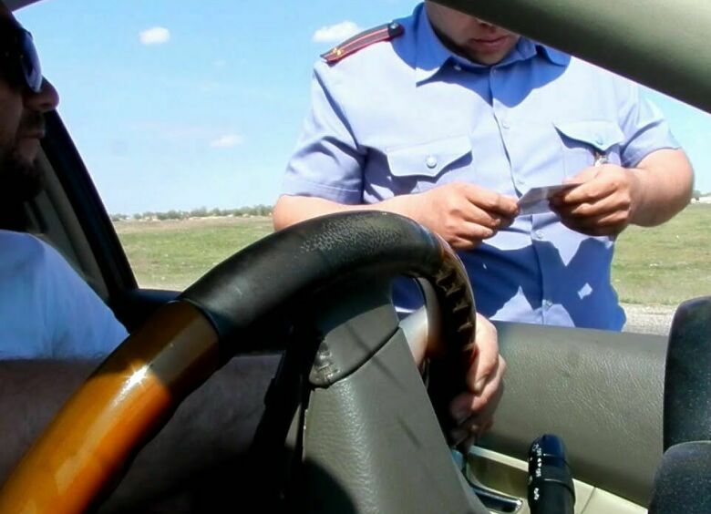 Изображение Как ГИБДД «арестовывает» автомобили из-за капли масла под мотором