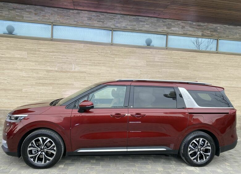 Изображение Объявлены цены на новый кроссвэн Kia Carnival