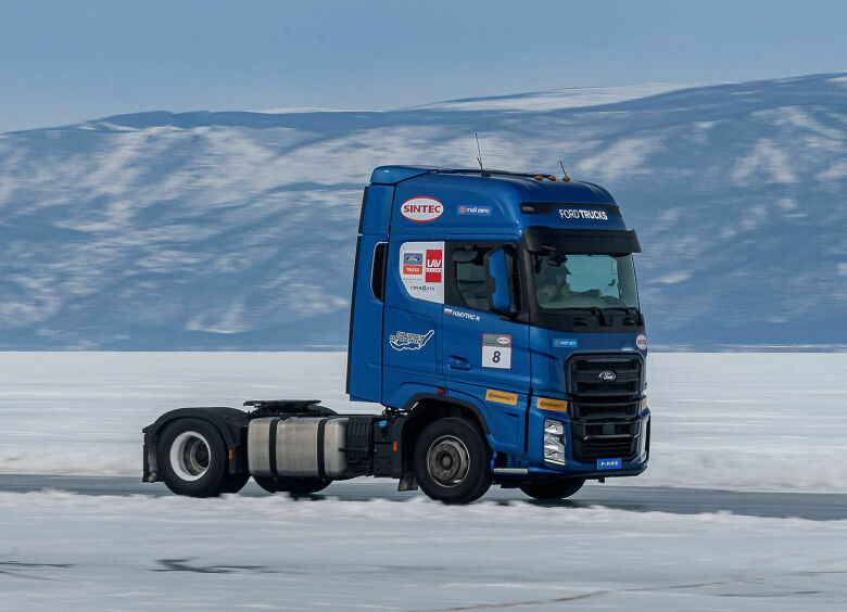 Изображение Тягач Ford F-MAX установил рекорд скорости на льду Байкала