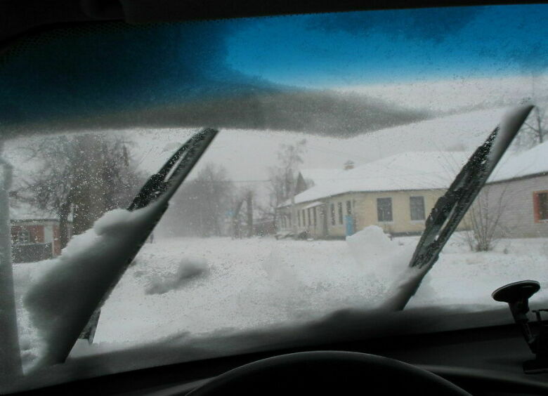 Изображение Как при движении автомобиля избавиться от налипающего на «дворники» снега