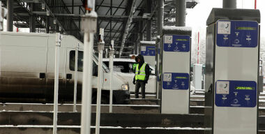 По платным трассам запретят ездить с грязными номерами