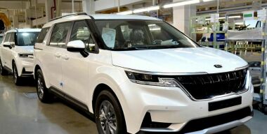Объявлены сроки появления минивэна Kia Carnival на российском рынке