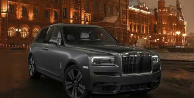 Четырем российским миллионерам привезли уникальные Rolls-Royce Cullinan