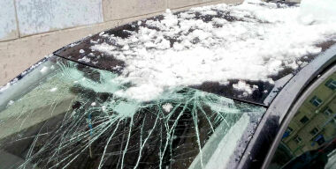 Битые «тачки»: почему диверсии работников ЖКХ против автовладельцев остаются безнаказанными