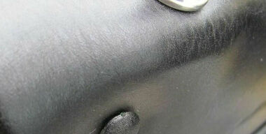 Как закрутить саморез в салоне автомобиля, чтобы пластик не лопнул