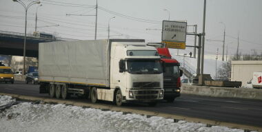 Московским властям предложили отказаться от грузовых пропусков на МКАД