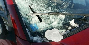 Депутаты требуют, чтобы ОСАГО покрывало ущерб от разбитых дорог