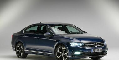Седану Volkwagen Passat в России вернули двухлитровый мотор