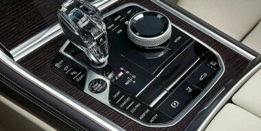 Российские водители массово отказываются от авто с механической коробкой передач