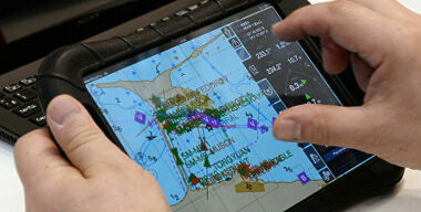 Кто и зачем хочет заставить российские автозаводы следить за водителями